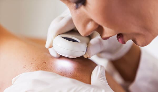 cuanto gana un dermatologo en estados unidos