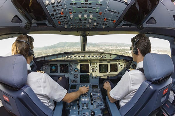 cuanto gana un piloto de aviación en Estados Unidos